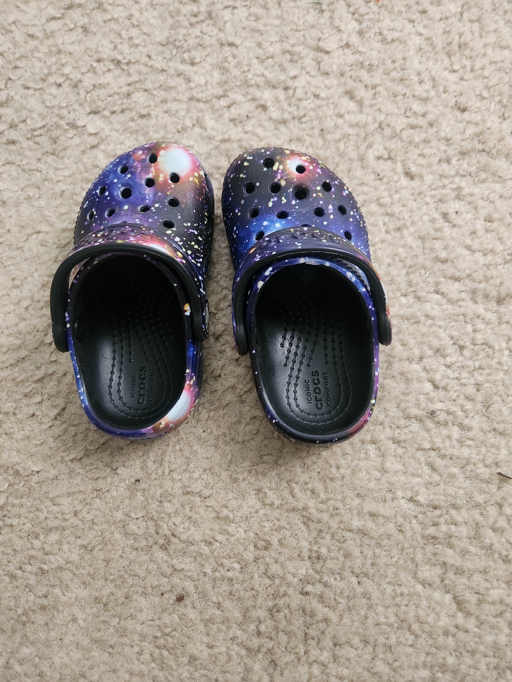 CROCS Toddler Galaxy Print Clogs in Purple and Black